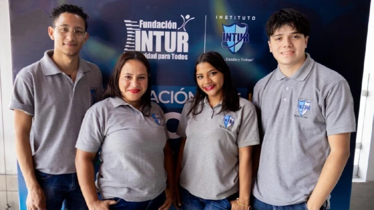 Casi 300 colaboradores de INTUR certifican sus competencias y fortalecen su perfil laboral en Honduras